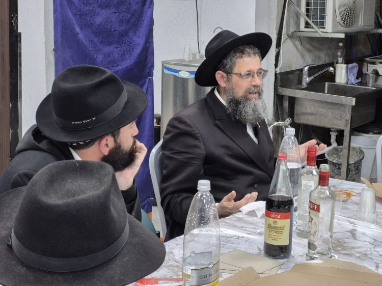 בת ים: עשרות אנשים בהתוועדות י"א ניסן